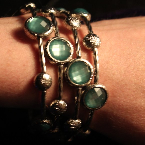 [UNKNOWN] Coil Bracelet with Green "Gems" - Picture 15 of 15